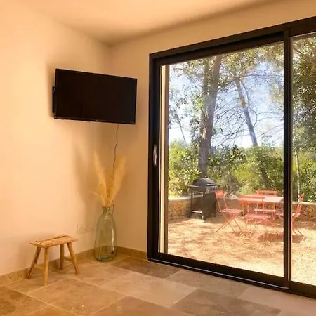 Mazet Entre Et Garrigue Avec Piscine *