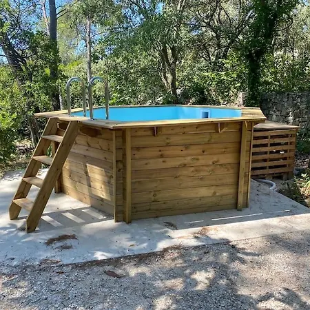 Mazet Entre Et Garrigue Avec Piscine Nimes