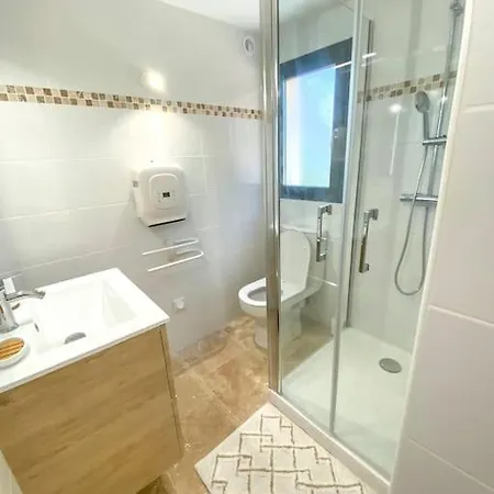 Mazet Entre Et Garrigue Avec Piscine Nimes