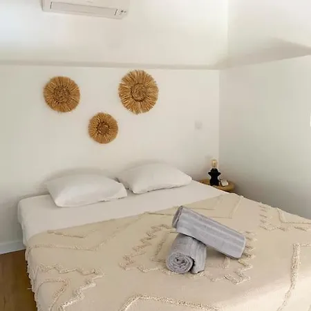 Mazet Entre Et Garrigue Avec Piscine * Nimes